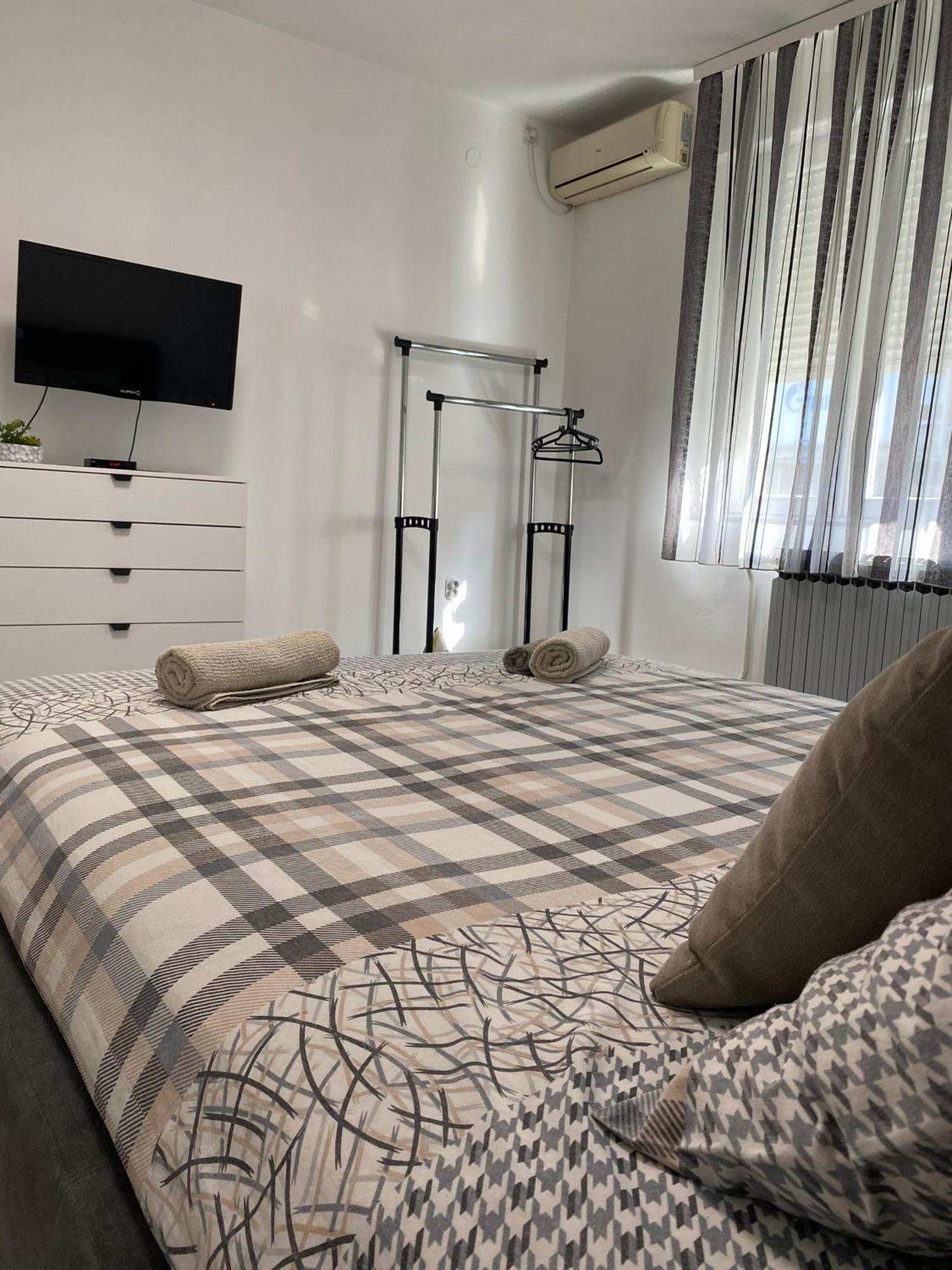 Grand Royal Lägenhet Belgrad Exteriör bild